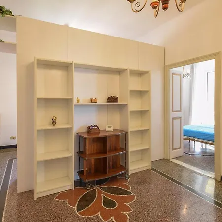 アパート 3 Bedroom In Nervi