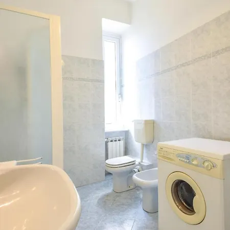 アパート 3 Bedroom In Nervi ジェノヴァ
